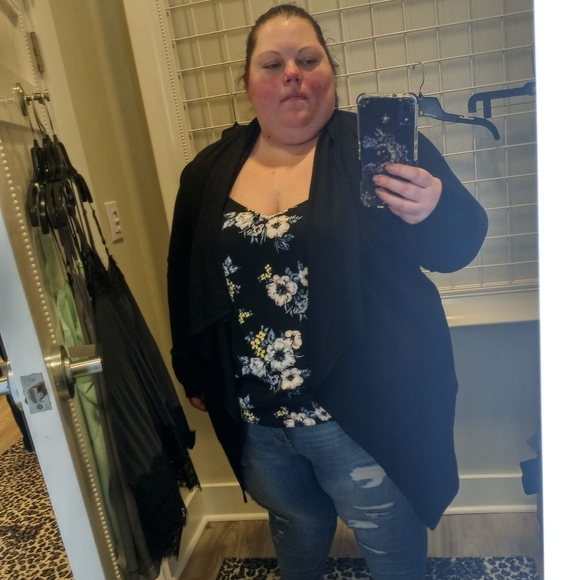 Meet your Posher, Alishia - Picture 2 of 2